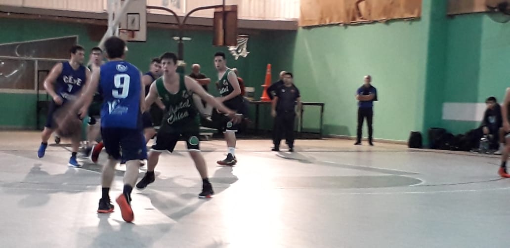 CEyE jugó un gran primer tiempo y se alzó con un triunfo en su visita a Los Hornos por 83 a 69. Los de Lucak estuvieron muy efectivos desde la línea de 3 en algunos pasajes del juego. La figura del vencedor fue Andrés Noetzly con 18 tantos, mientras que en Capital Chica el máximo goleador fue Julián Amieva con 16 puntos.