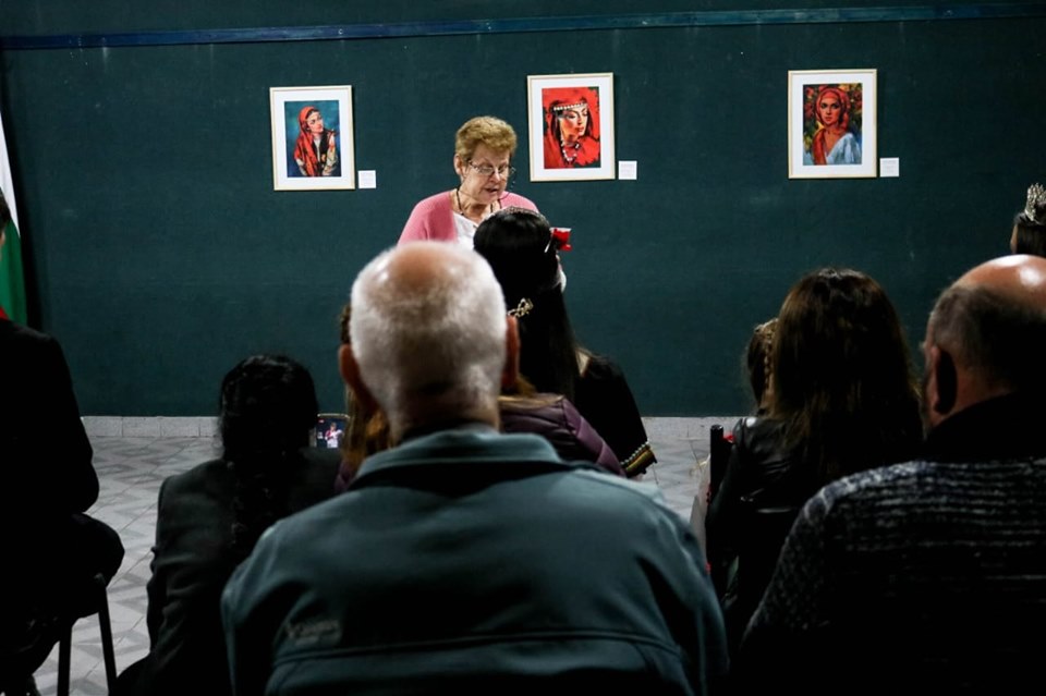 El pasado viernes 30 de agosto se llevó a cabo en el salón “Raúl Iriarte” de Casa de Cultura la presentación de los libros de la escritora Ana María Mitcoff “Nostalgias de Fray Bentos”, “Anglo” y “Fray Bentos, el legado de una generación”, junto a la inauguración de la muestra de la artista plástica búlgara Victoria Stoyanova “Los colores del alma de Bulgaria”.