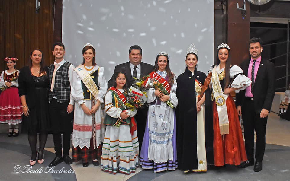 La Colectividad Belarusa Club Vostok, llevó a cabo el pasado sábdoo 24 la cena por el 78º aniversario de su fundación y en este marco, se presentaron a las Representantes Culturales, quedando en manos de Irene Roque (infantil), y Judith Micaela Zorzoli Jacznik (juvenil), período 2019/20.