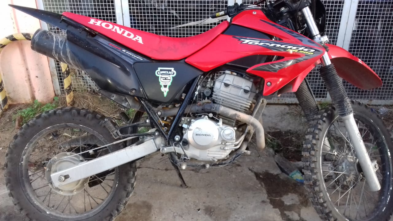 Personal del Comando Patrulla Berisso, a cargo del comisario inspector José Luis Coria, procedió a la aprehensión de un sujeto por circular con un motovehículo robado.