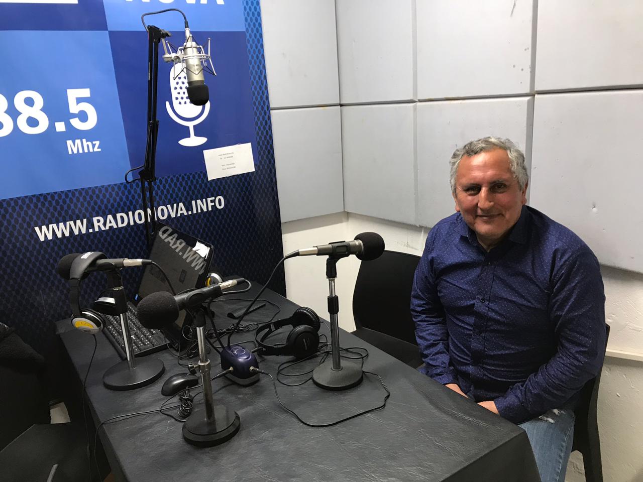 Este jueves por la mañana, el referente barrial y militante del Identidad Berissense, Mario Helguera, visitó los estudios de Cadena Radial NOVA y habló sobre diversas cuestiones vinculadas a las obras dentro del distrito y las políticas llevadas a cabo en los últimos años.