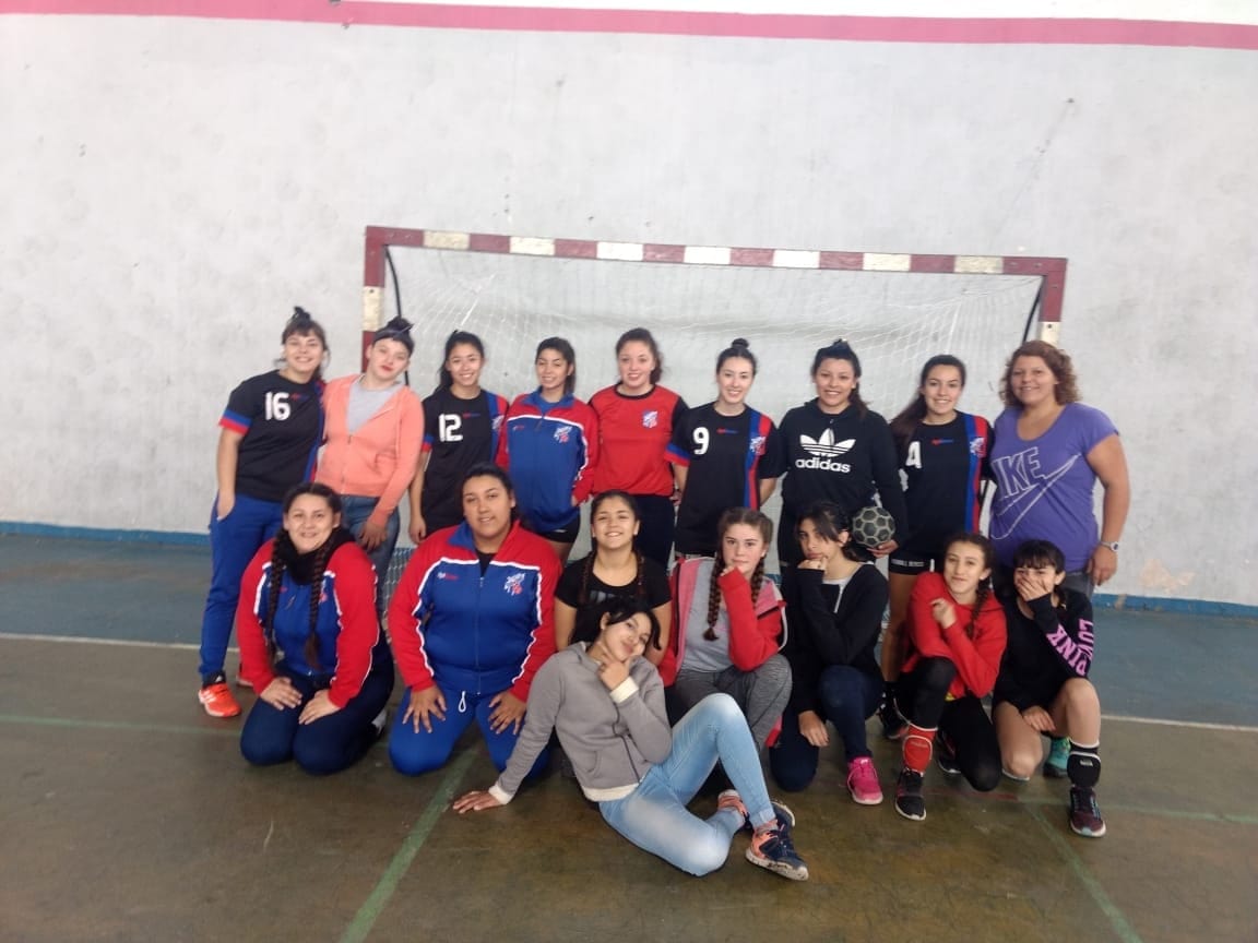 La Dirección de Deportes de la Municipalidad de Berisso informó que el pasado sábado se llevó a cabo una jornada amistosa en las instalaciones del Gimnasio Municipal, donde las categorías femeninas de Berisso Handball se enfrentaron a Salesianos y Villa Elisa.