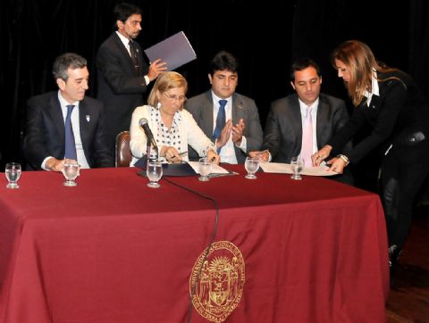 Convenio entre el Ministerio del Interior y Tranpsorte y la Universidad Nacional de Tucumán