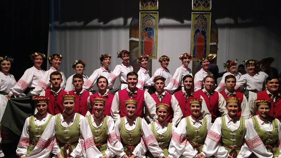 La Sociedad Lituana “Nemunas” informó que este próximo fin de semana, más precisamente de 23 al 25 de junio, el Ballet Juvenil “Nemunas”, dirigido por Analía Dulke y Juan Ignacio Fourment Kalvelis, se presentará en la celebración de “San Juan” en la República Oriental del Uruguay, en las instalaciones de la Asociación Cultural Uruguay Lituania ubicada en el Cerro de Montevideo.