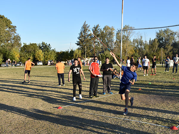 La Escuela Municipal de Atletismo informó que el sábado 27 de abril, a partir de las 9.30 horas, se llevará a cabo el Torneo de Atletismo