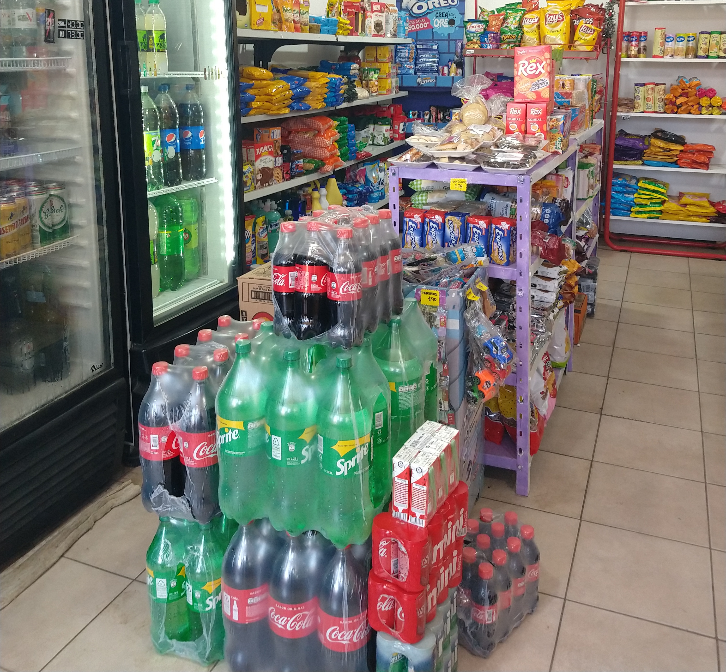 El lunes por la tarde, los dueños de un kiosco-almacén ubicado en calle 4 y casi 166 fueron víctimas de un robo a plena luz del día.