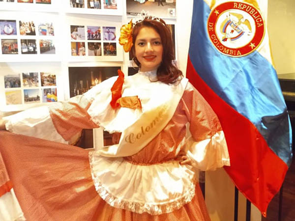 La colectividad colombiana de La Plata realizó la presentación de la Representante Cultural que participará en la próxima edición en la “Fiesta Provincial del Inmigrante”, cetro que quedó en manos de Jaidy Michell Cuadros Ordoñez.