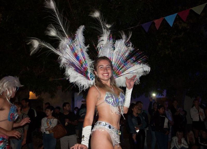 Este vienes 22 de febrero, a partir de las 20 horas, se llevará a cabo en 11 entre 149 norte y 150, con entrada libre y gratuita, la cuarta edición del ‘Carnaval Peronista’, evento impulsado por el Centro Cultural y Político Juanjo Bajcic y el Frente Grande de Berisso.