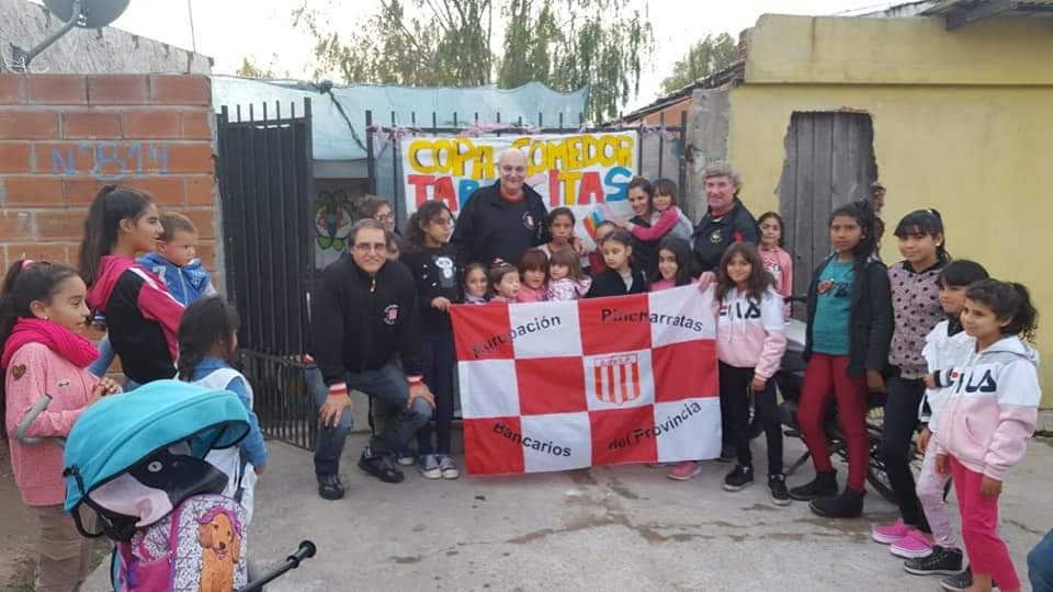 Con motivo de actualizar la información vinculada al comedor “Tardecitas de Colores”, ubicado en calle 37 (ex 96) del barrio El Carmen, este viernes nos comunicamos con la encargada de dicho lugar, Gisela Pereyra, quién describió las últimas novedades al respecto.