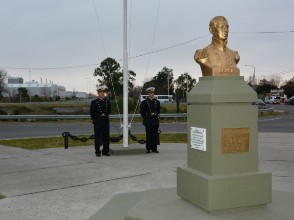 En la mañana de este jueves, el intendente Jorge Nedela encabezó, junto al teniente de Fragata, Adrián Díaz, el acto conmemorativo por el 240º aniversario del natalicio del Almirante Guillermo Brown.
