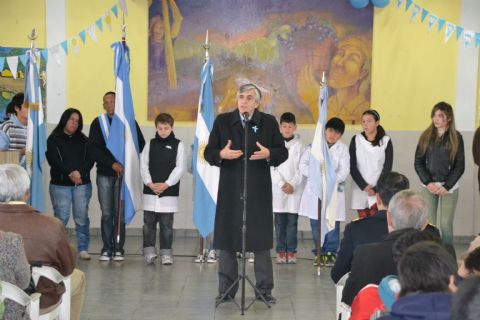 Se realizó el acto central escolar por el 9 de julio