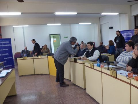 Extemporáneo acto de inmadurez política protagonizado por el concejal de ÚNICA Darío González