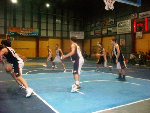 CEyE derrotó a Universitario