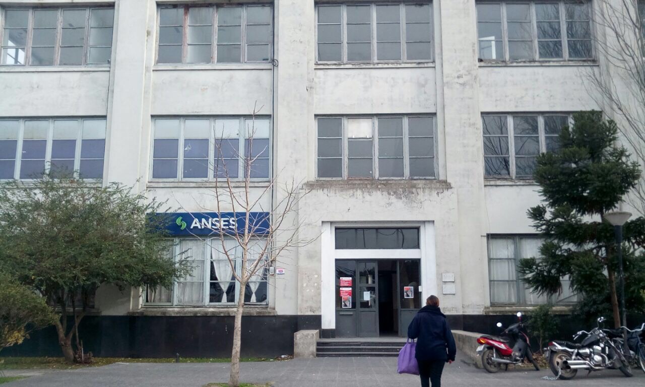 Este viernes vecinos de la ciudad de Berisso informaron a este medio que al hacerse presentes en las oficinas de ANSeS Berisso, sitas en calle Nueva York y Avenida Montevideo, eran comunicados de que el área no estaría en funcionamiento durante la jornada, así tampoco lo estaría el próximo lunes.