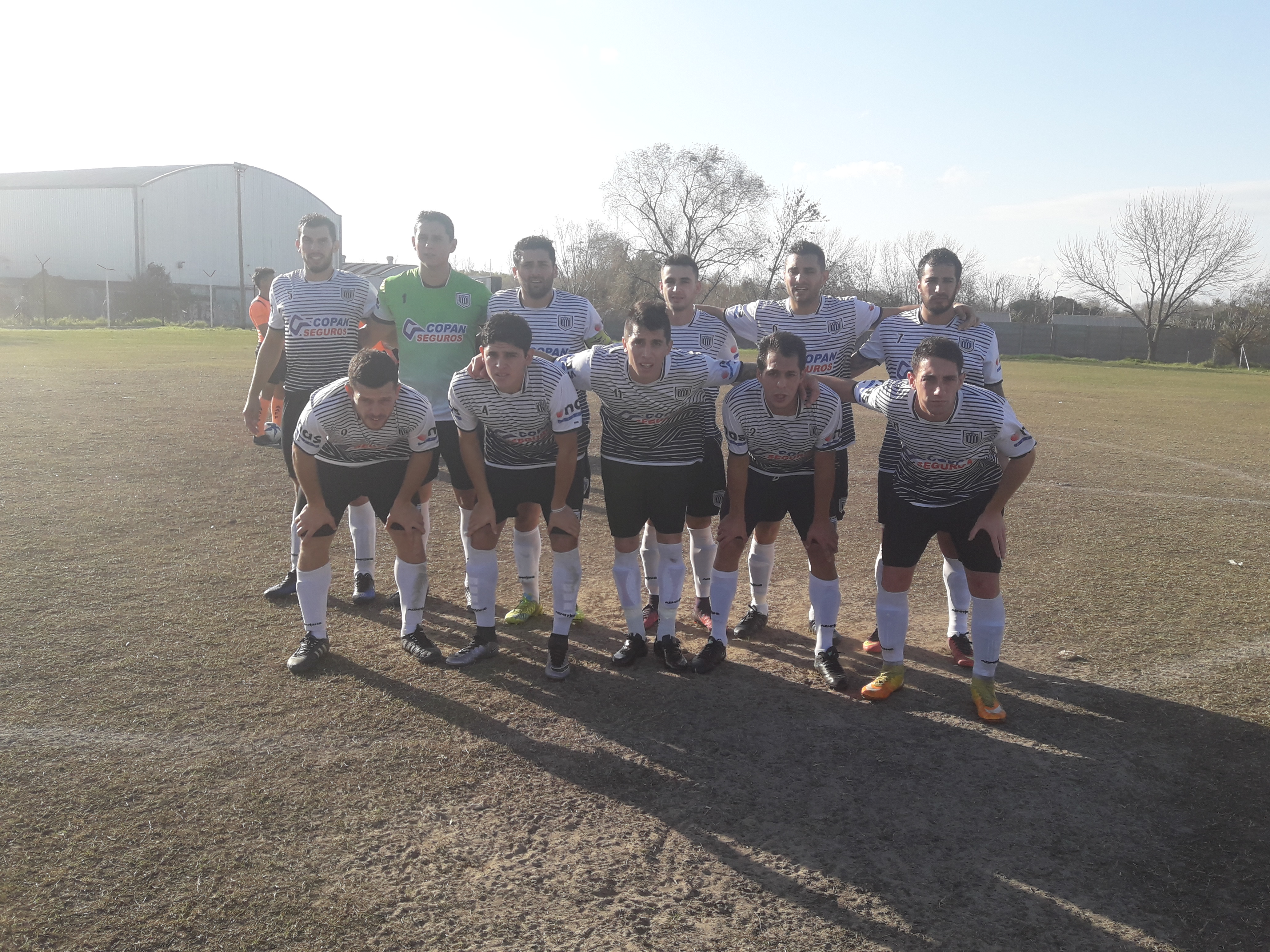 Estrella goleó en su cancha 4-2 a La Plata Fútbol Club en un entretenido partido y bajo un intenso viento. Los goles de La Cebra fueron de Leguiza, Valdez y Serrano en dos oportunidades.