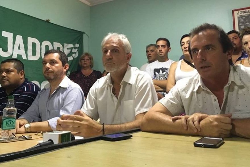 En horas de la tarde noche de este lunes desde el Sindicato de Trabajadores Municipales de Berisso dieron curso a un comunicado de prensa en donde se hace mención a las versiones periodísticas respecto a la entrega de viviendas del barrio Villa Progreso y potenciales beneficios para algún miembro del organismo sindical, concretamente hacia el secretario Adjunto Claudio Hiser, por haber sido adjudicado un familiar.