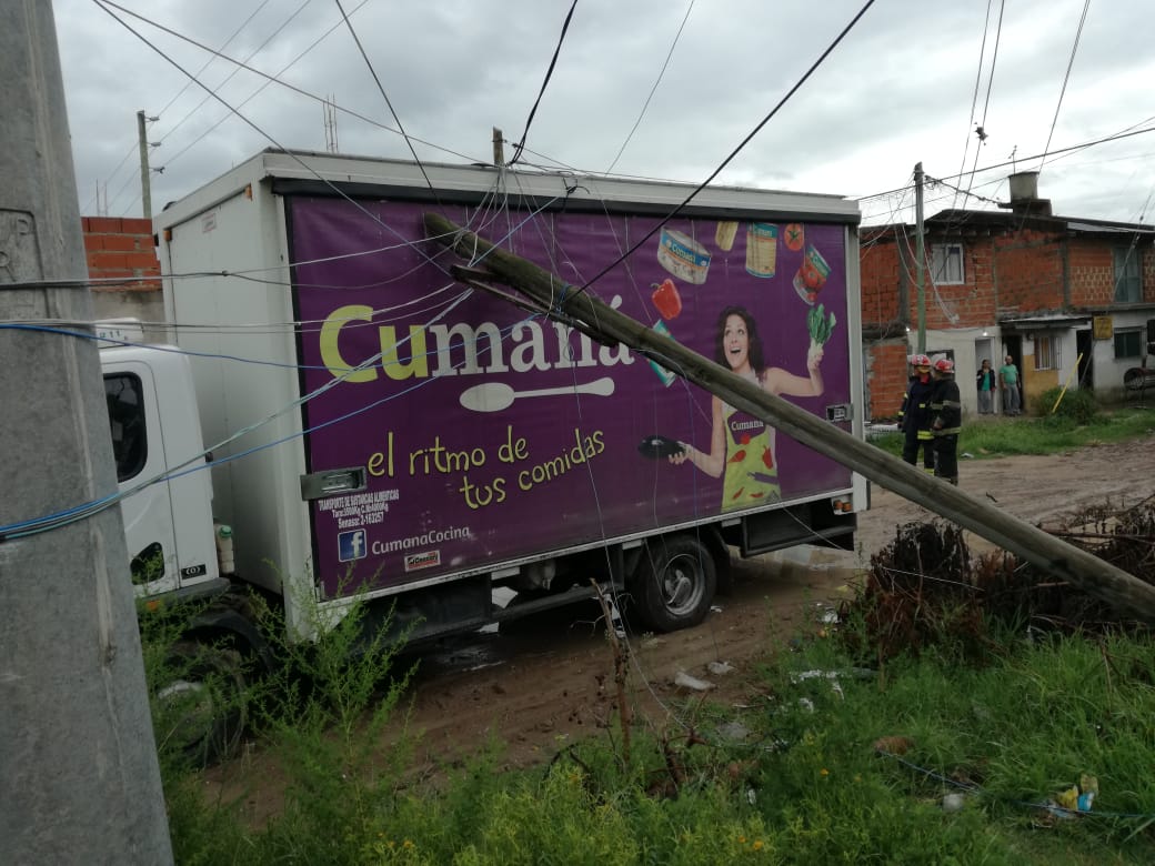 Frentistas alarmados se comunicaron con la redacción de BerissoCiudad para plasmar las condiciones de peligro en las calles del barrio Villa Argüello, concretamente en 126 y 67, como producto del “abandono” de las autoridades correspondientes.