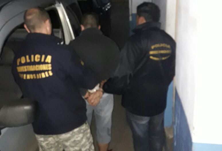 Tres delincuentes acusados de robar en un local de luminaria de La Plata a través de la modalidad “boquete”, fueron aprehendidos en las últimas horas en Berisso, luego de un operativo realizado por la Policía de la Provincia de Buenos Aires.