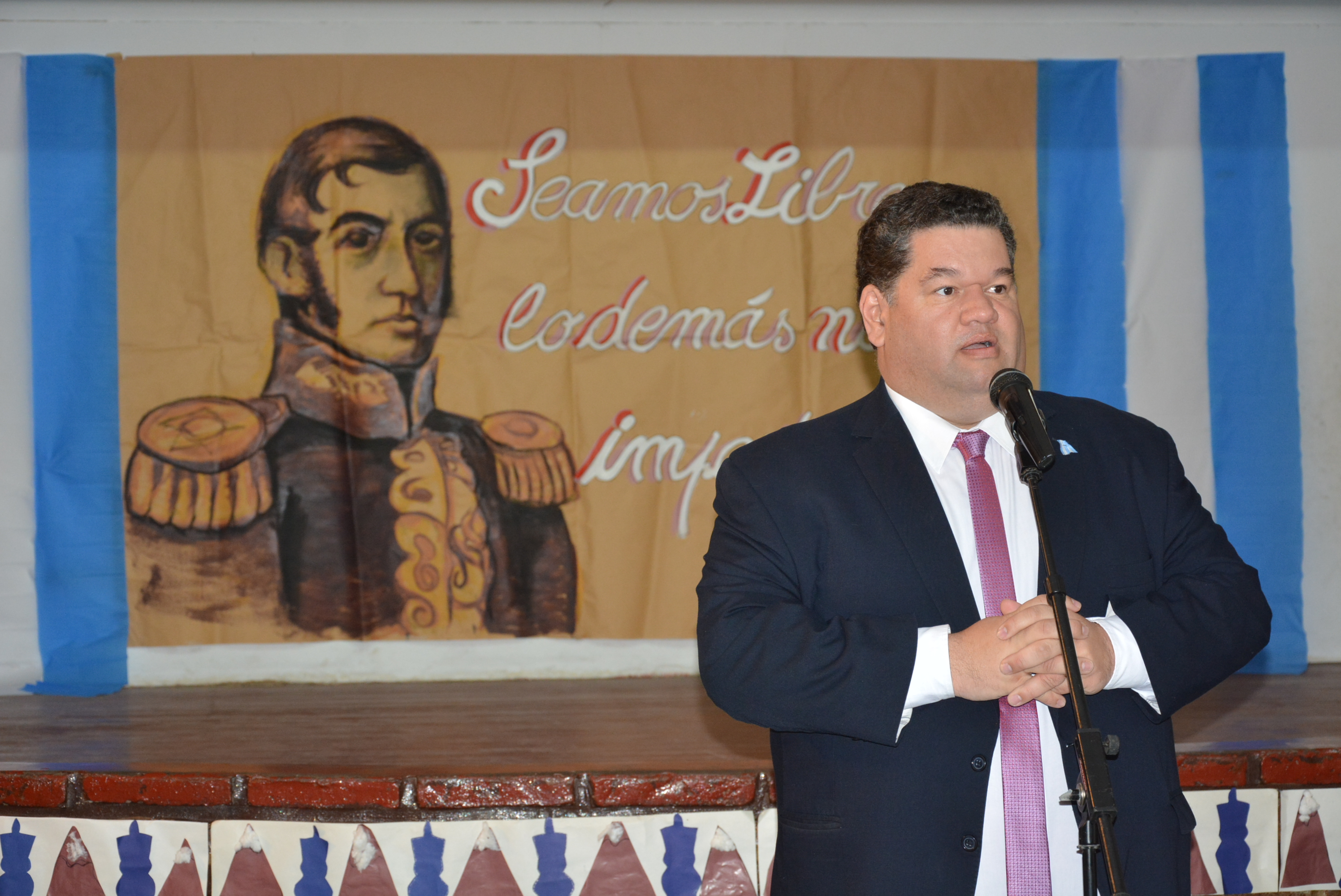 El intendente municipal de Berisso Jorge Nedela, participó este jueves la Escuela Primaria Nº 22 “Independencia del Perú”, del Acto Escolar Oficial en homenaje al General José de San Martín, al cumplirse 167 años de su fallecimiento.