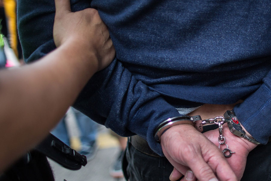 Personal del Comando Patrulla Berisso, a cargo del comisario inspector José Luis Coria, procedió a la aprehensión de un joven de 20 años, apellidado Ferreyra, por el delito de privación ilegítima de la libertad agravada.