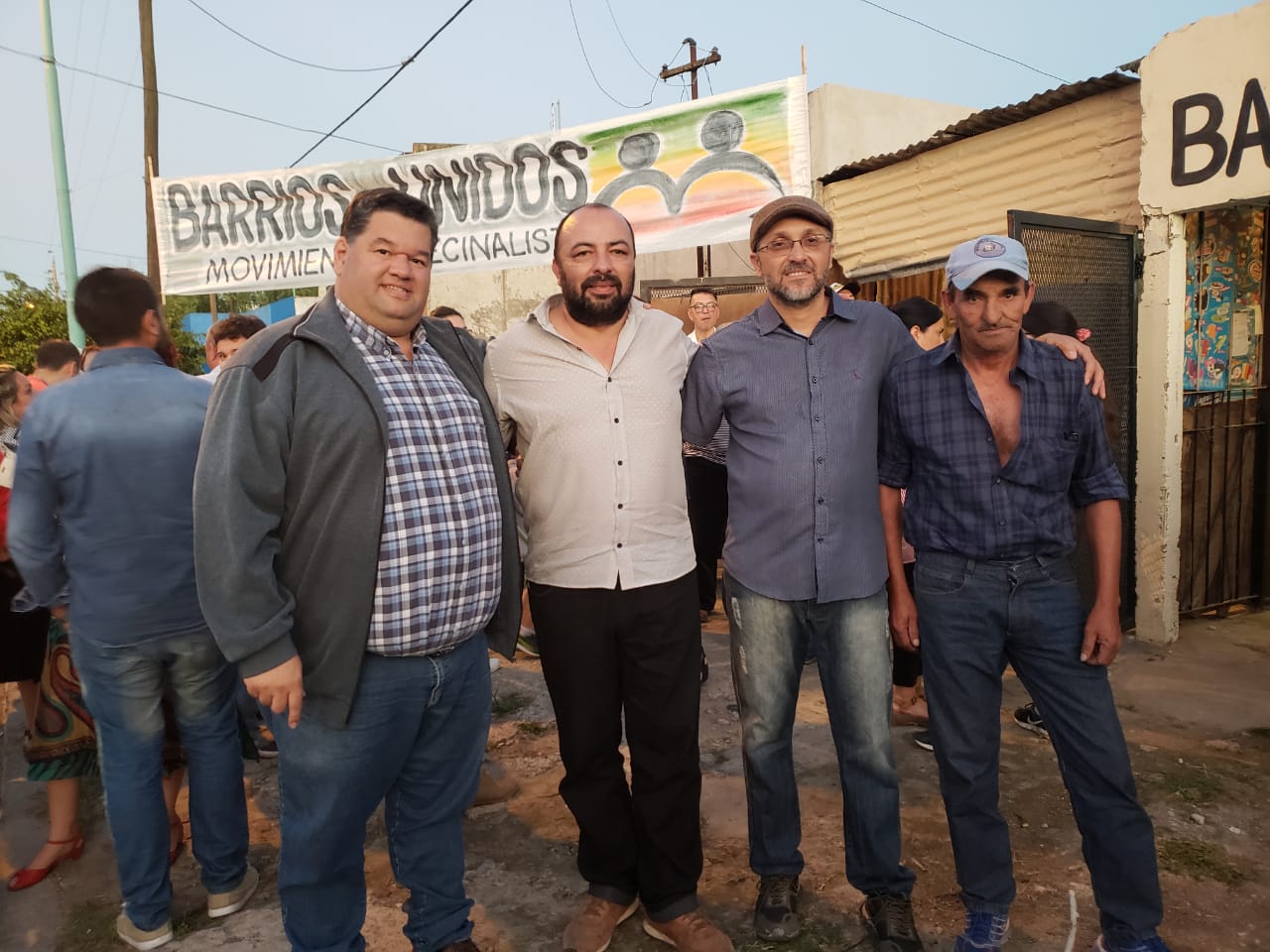 Este jueves por la tarde se presentó en sociedad un nuevo espacio político en nuestra ciudad, con local ubicado en calle 9 entre 149 y 149 norte. Se trata del “Movimiento Vecinalista Barrios Unidos”, referenciado en Paulo Ferreira.