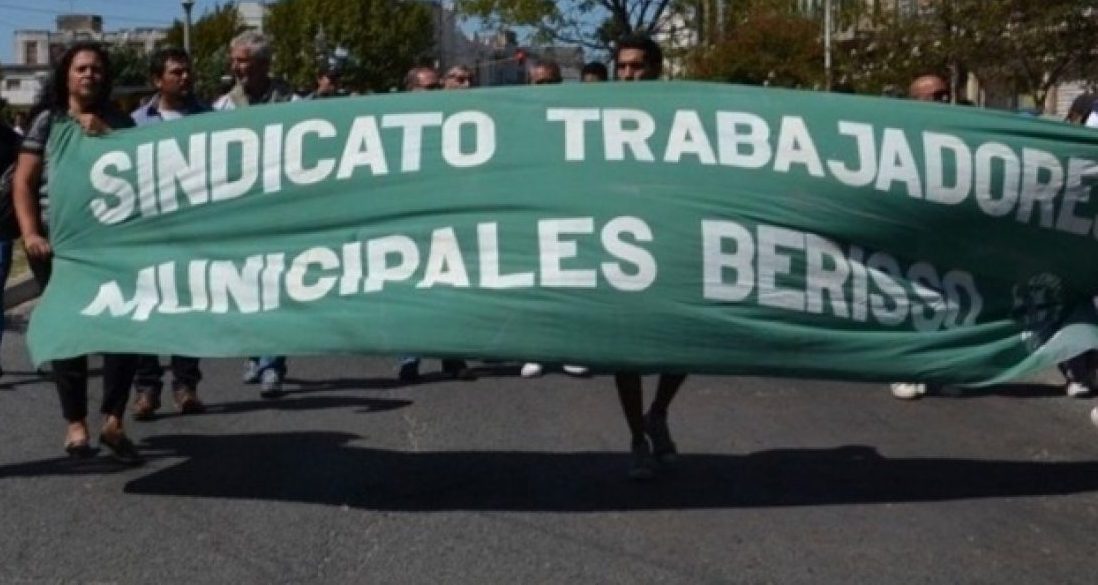 BerissoCiudad en Radio estableció este viernes un contacto telefónico con el secretario de Organización del Sindicato de Trabajadores Municipales de nuestra ciudad, José Haunau, para dar cuenta de los detalles del reciente encuentro con las autoridades comunales para cerrar el acuerdo paritario correspondiente al año en curso. Según trascendió, desde el Ejecutivo ofrecieron un 10 % en dos cuotas.