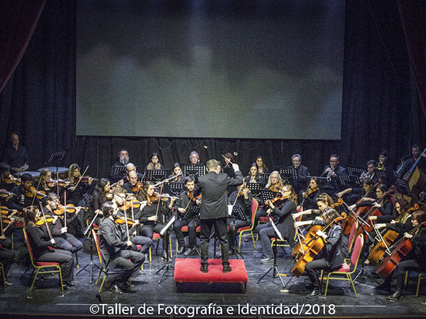 El próximo lunes 3 de diciembre, a las 20:15 horas, en la Iglesia María Auxiliadora (10 entre 166 y Montevideo) la Orquesta Sinfónica Municipal, bajo la dirección de Mariela Ferenc presentará junto coro al Tous Ensamble, la obra Requiem de Mozart y con los siguientes solistas Marisú Pavón (soprano), Roxana Deviggiano (alto), Francisco Bugallo (tenor) y Walter Schawrz (bajo) con la dirección de Emiliano Linares.