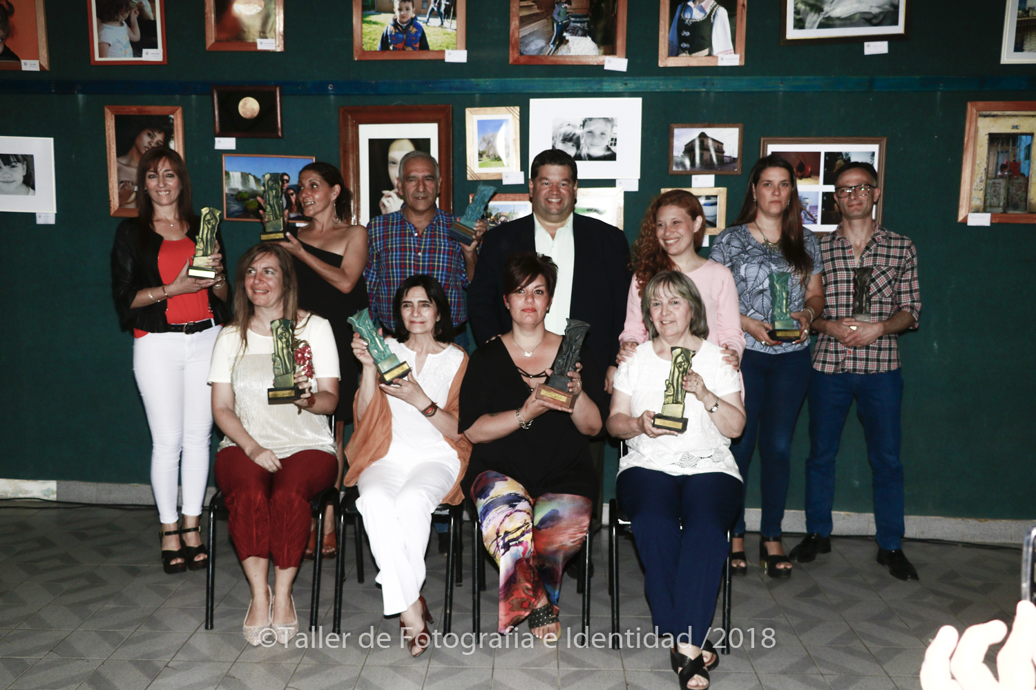 El intendente Jorge Nedela y la directora de Cultura Nadia Jerbes, encabezaron el pasado viernes en el salón auditorio Raúl Iriarte de Casa de Cultura, la VIII Entrega de los premios Daniel Román a personalidades destacadas del quehacer cultural local.