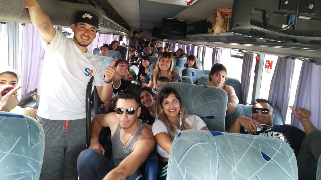 Este miércoles por la mañana el grupo de hockey perteneciente al Club de El Carmen viajó a la ciudad de Mendoza, a un nacional de damas mayores, categoría primera, y caballeros, que además aglutina a chicos de Villa Montoro y Cardales.