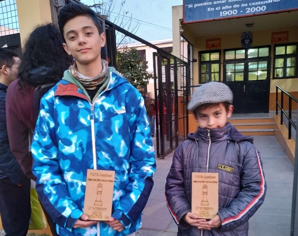El pasado fin de semana se disputó en la localidad de Quilmes la cuarta fecha de la Liga de Ajedrez Rio de la Plata. La delegación local fue acompañada por los profesores Fernando Masdeu y Florencia D'Ascanio.