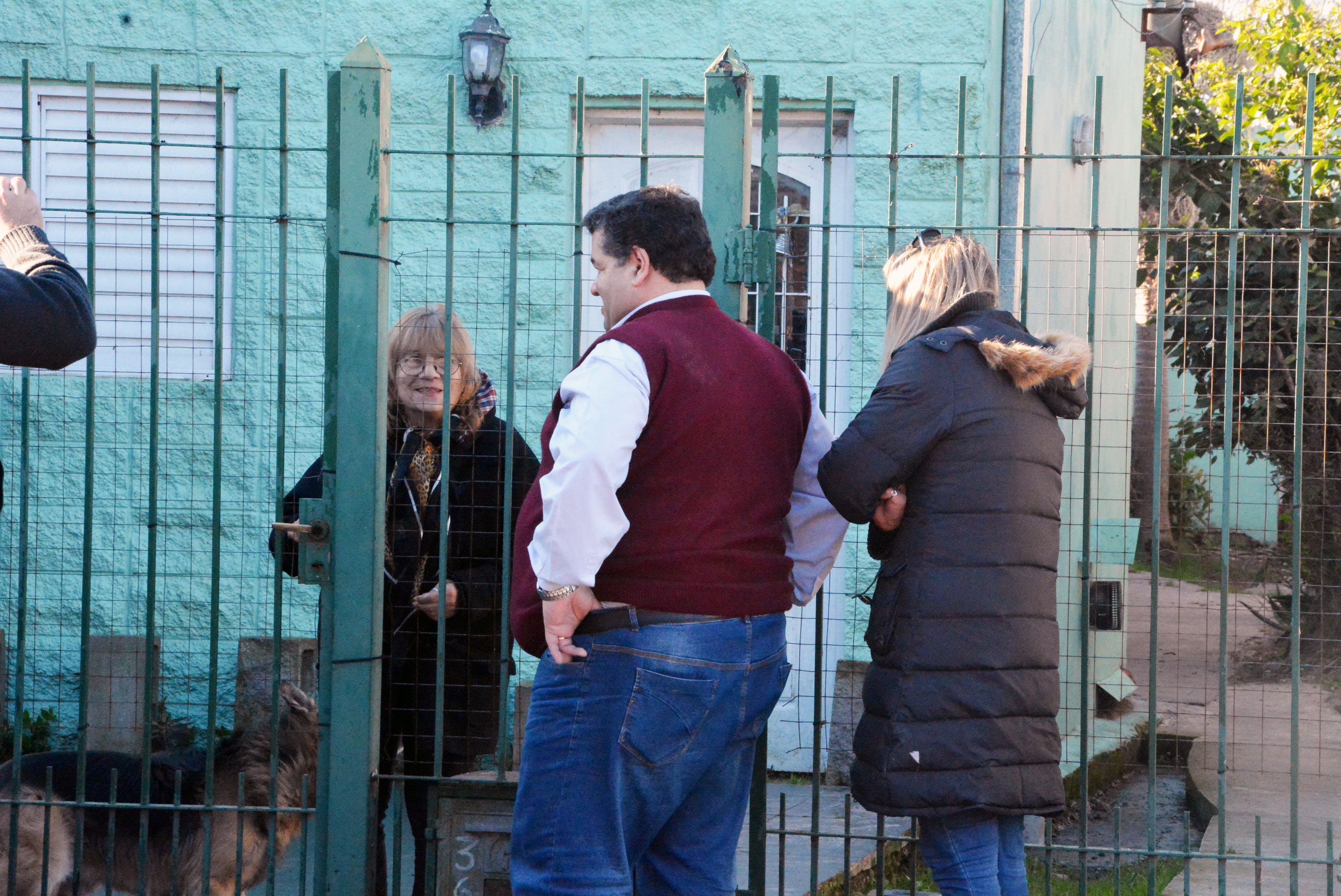 El intendente Jorge Nedela, acompañado del secretario de Obras y Servicios Públicos, Raúl Murgia; el delegado de la Zona II, Carlos Lozano, funcionarios y concejales, visitaron la zona de calle 174 entre 36 y 38, lugar en el que se comenzó a ejecutar la pavimentación de ese trazado.