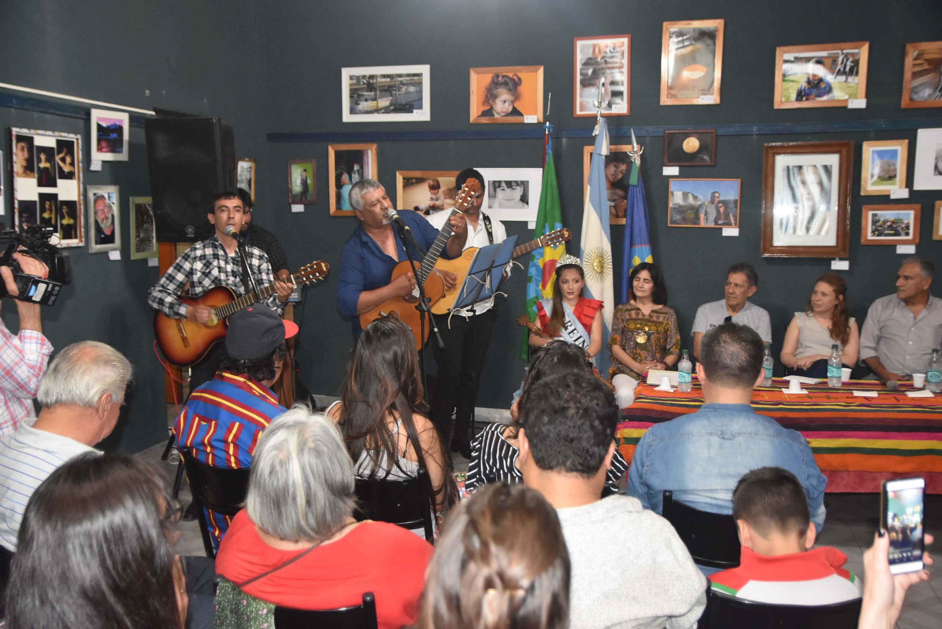 Con las presencias de Cuti Carabajal y Néstor Garnica, la directora municipal de Cultura Nadia Jerbes, el presidente del Consejo de Centros Provincianos, Julio Coronel; músicos y artistas locales y de la región, se llevó a cabo la presentación oficial de la 15ª Fiesta del Provinciano en la ciudad de Berisso, que tendrá como fechas centrales el sábado 24 y el domingo 25 de noviembre.