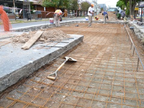 Continúan los trabajos de bacheo sobre la Avenida Montevideo