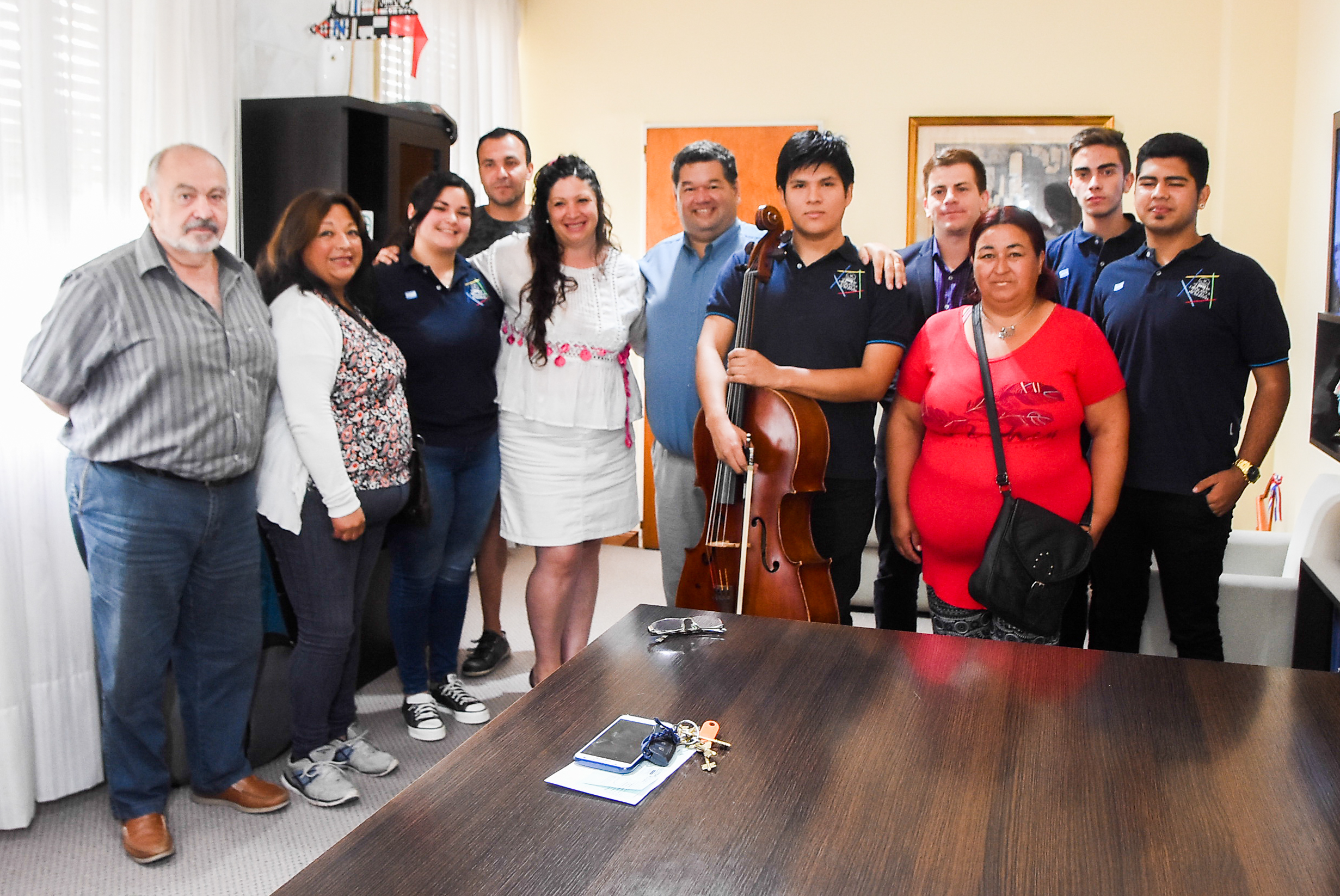 En la mañana de este jueves, el intendente de Berisso Jorge Nedela hizo entrega de un subsidio a la Orquesta Escuela Municipal de Berisso para colaborar con el costeo de gastos del viaje que realizarán próximamente cinco integrantes de esa formación a Brasil para participar del “Festival de Música Santa Catarina”