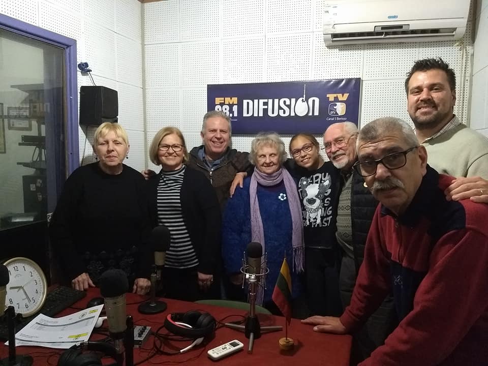 La emisión radiofónica “Ecos de Lituania” dio inicio este viernes a su decimoquinta temporada, en el horario de 21 a 22 (con repetición los domingos de 19 a 20 horas) por FM Difusión 98.1 Mhz., también a través del sitio www.fmdifusionberisso.com.ar.