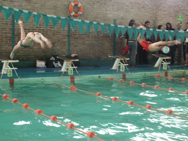 La Dirección de Deportes de la Municipalidad de Berisso informó que el próximo sábado 12 de agosto, a partir de las 10 horas, se llevará a cabo el “Torneo del Niño” organizado por el Escuela Municipal de Natación, en la pileta del club Hogar Social, sito en Avenida Montevideo y calle 3.