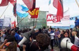 Trabajadores del Astillero Río Santiago cortan la autopista y continúan con sus reclamos al Gobierno provincial