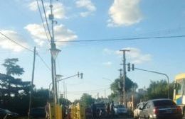 Vecinos cortan Montevideo y 66 solicitando que vuelva la luz