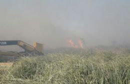 Los bomberos lograron controlar el incendio de pastizales  en la Ruta 15