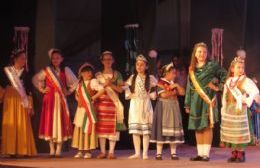 Coronación de las Reinas Infantiles en la Fiesta del Inmigrante