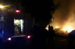 Madrugada movida para los bomberos por quema de pastizales