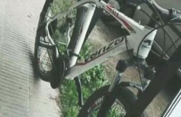 Le robaron la bicicleta de la entrada de su casa: Nadie vio nada