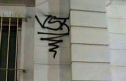 Jóvenes detenidos por actos vandálicos en la Casa de Cultura