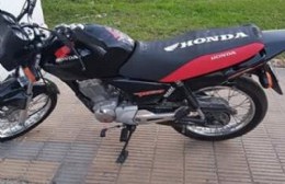 Lo apuntaron con una pistola y le robaron la moto en plena Avenida 60