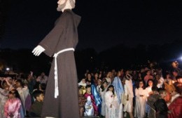 Iniciativa de la Parroquia San Francisco: Peregrinación de pequeños santos por las calles de Berisso