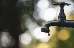 Vecinos preocupados por el agua: O sale contaminada o se corta