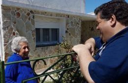 Nedela visitó en sus casas a vecinos de Barrio Santa Teresita