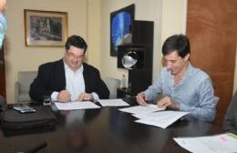 Firma de convenio entre el Municipio y el Sistema de Boletines Oficiales Municipales