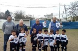 La categoría 2013 de Deportivo Gimnasista estrenó camiseta con la imagen de Malvinas