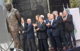 Nedela participó de la inauguración del monumento a Raúl Alfonsín